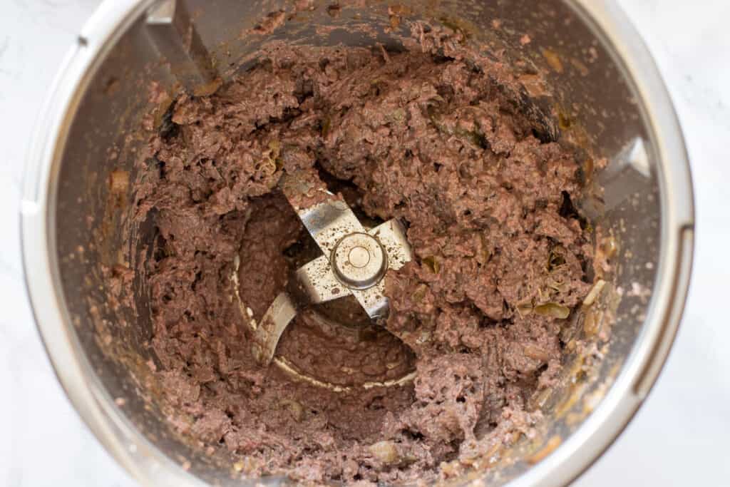 The chicken liver mixture is blitzed until smooth.