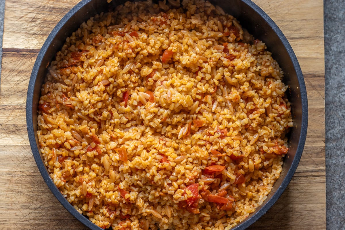 Cooked bulgur is fluffed with a fork.