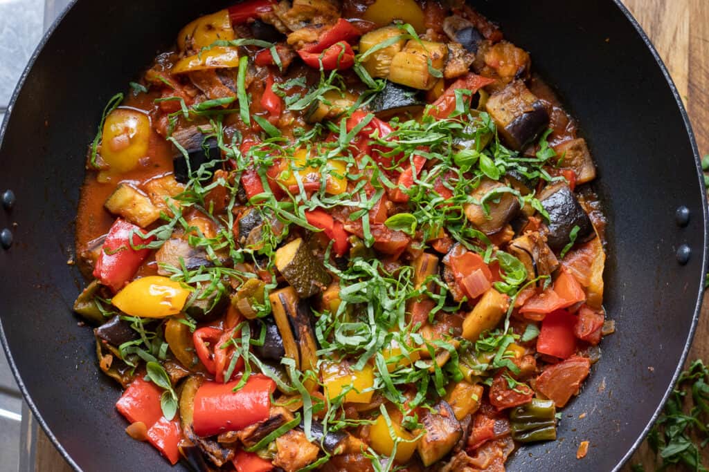 The finished vegetable stew in a wok.