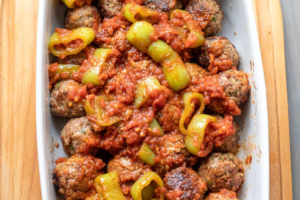 pour the sauce on meatballs