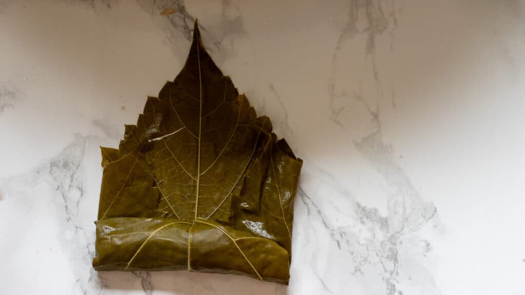 roll the leaf tight