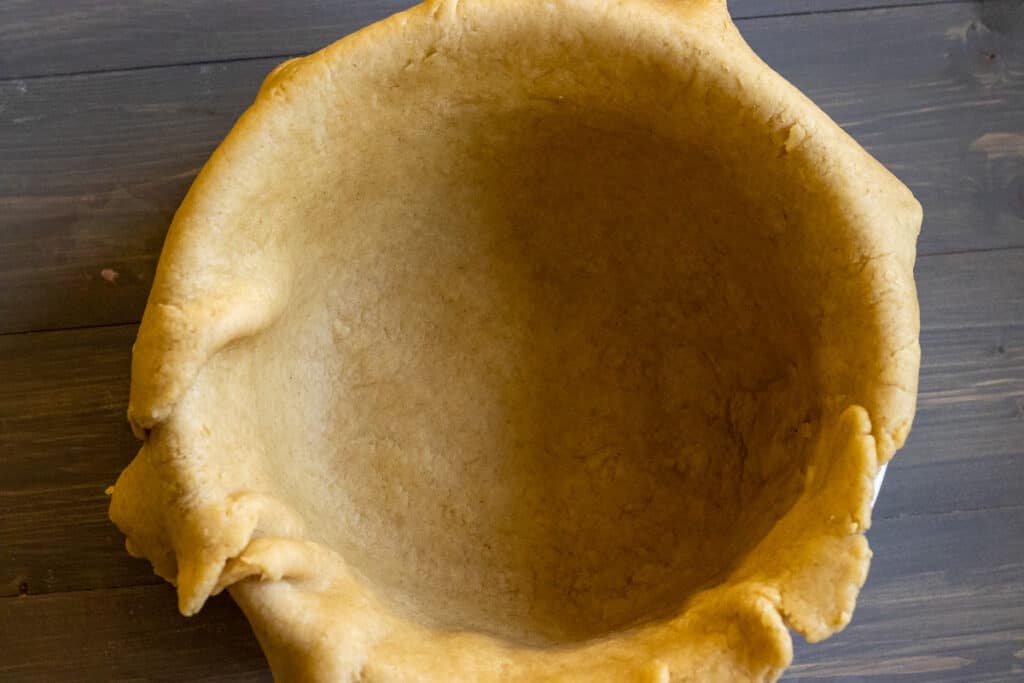 The dish is lined with pastry.