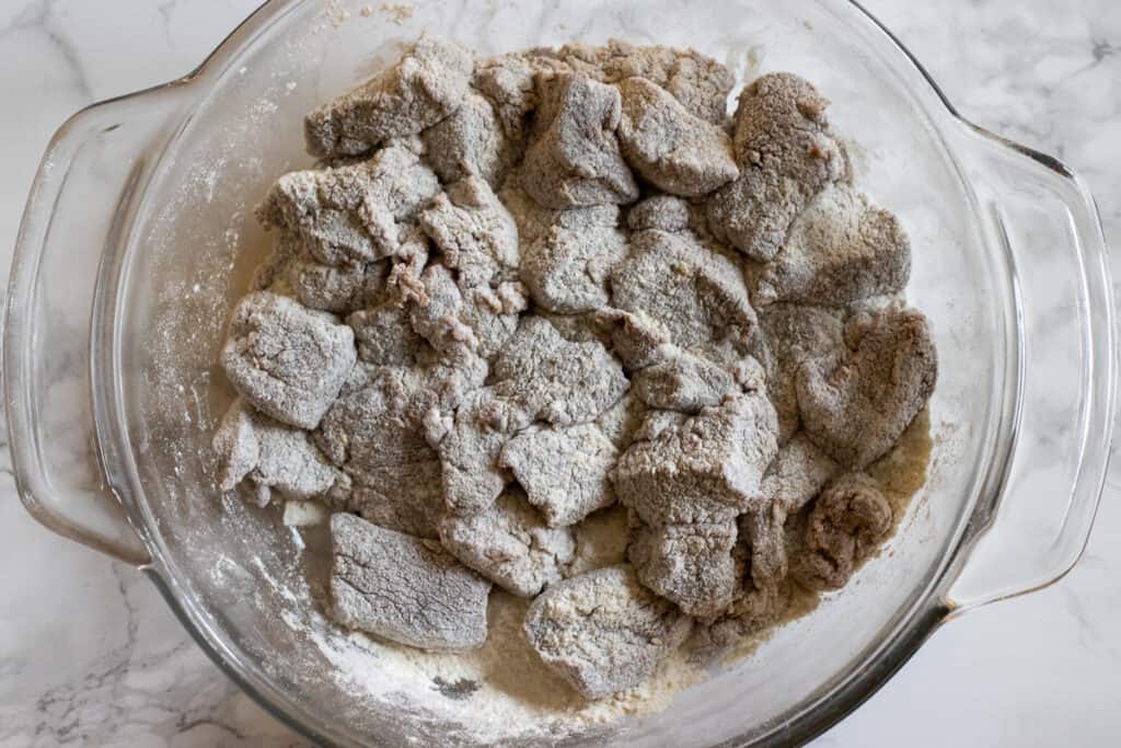 Liver pieces dusted with the flour mixture.