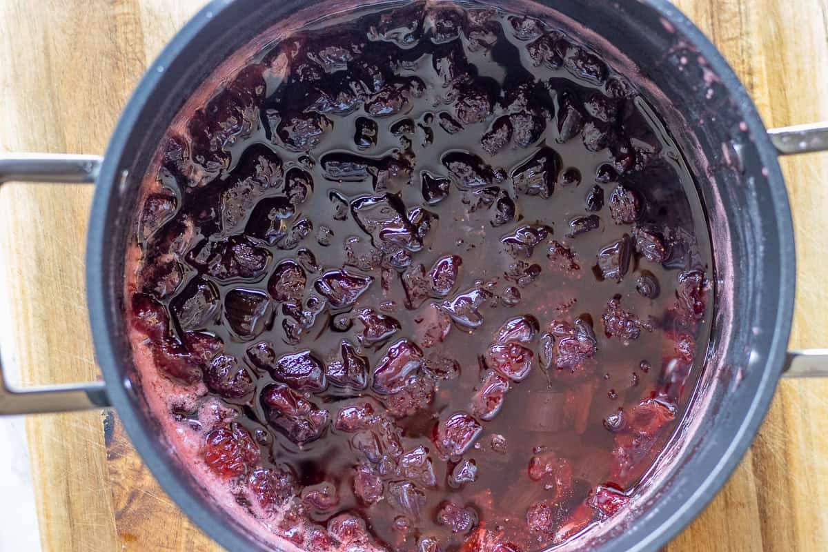 The jam is cooked for 30 minutes until thickened.